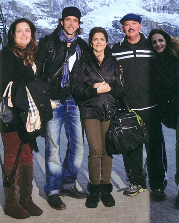 Sunaina, Hrithik, Pinky, Rakesh Roshan and Sussanne