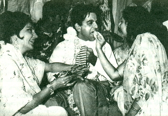 The mehendi ceremony: Naseem Banu, Dilip Kumar and Saira Banu's bhabhi Rahat