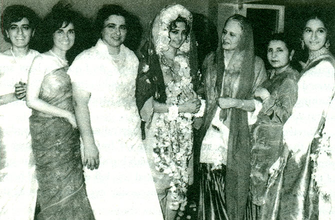 Saira Banu with Dilip Kumar's sisters. Left to right: Farida, Saeeda, Taj, Saira Banu, Sakina Aapa, Aquila Bhabhi and Fauzia