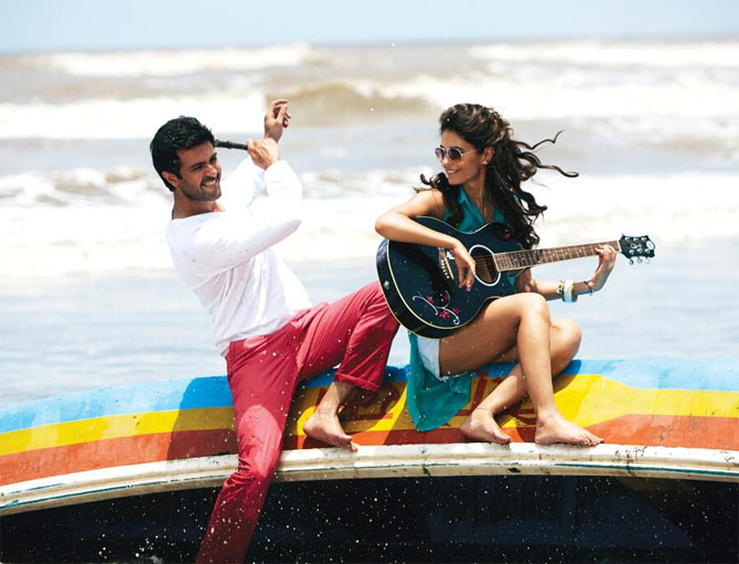 Ayesha Khanna and Harman Baweja in Dhiskiyaaon