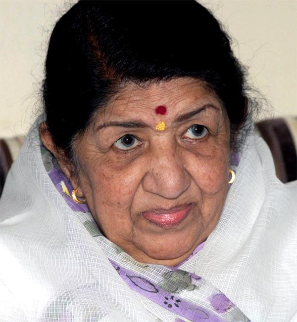 Lata Mangeshkar: I used to work in Nanda's father's company - Rediff