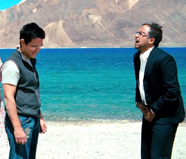 Aamir Khan and Omi Vaidya in 3 Idiots