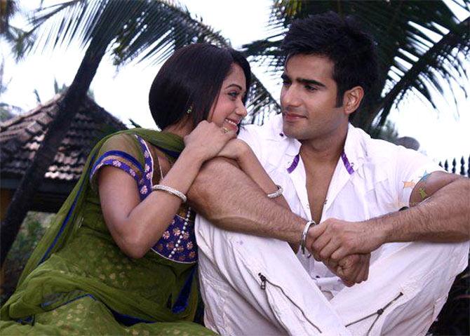 Yashashri Masurkar and Karan Tacker in Rang Badalti Odhni