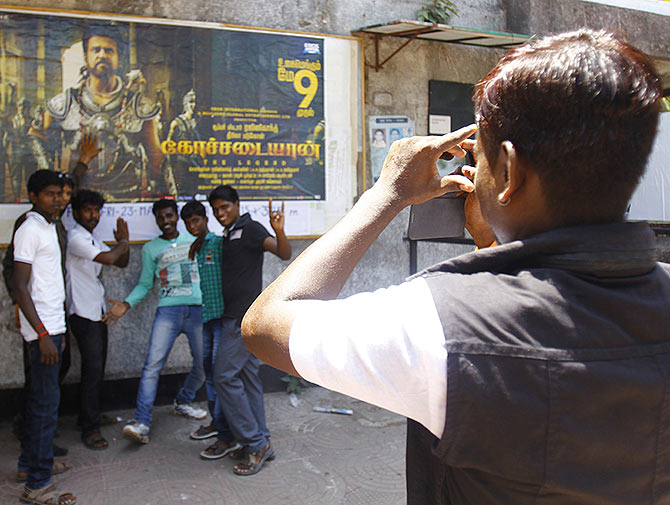 Rajinikanth fans pose for pictures with Kochadiiyaan poster