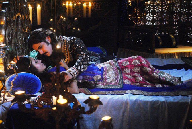 Pix Jodha Akbar Couple Finally Make Love Movies