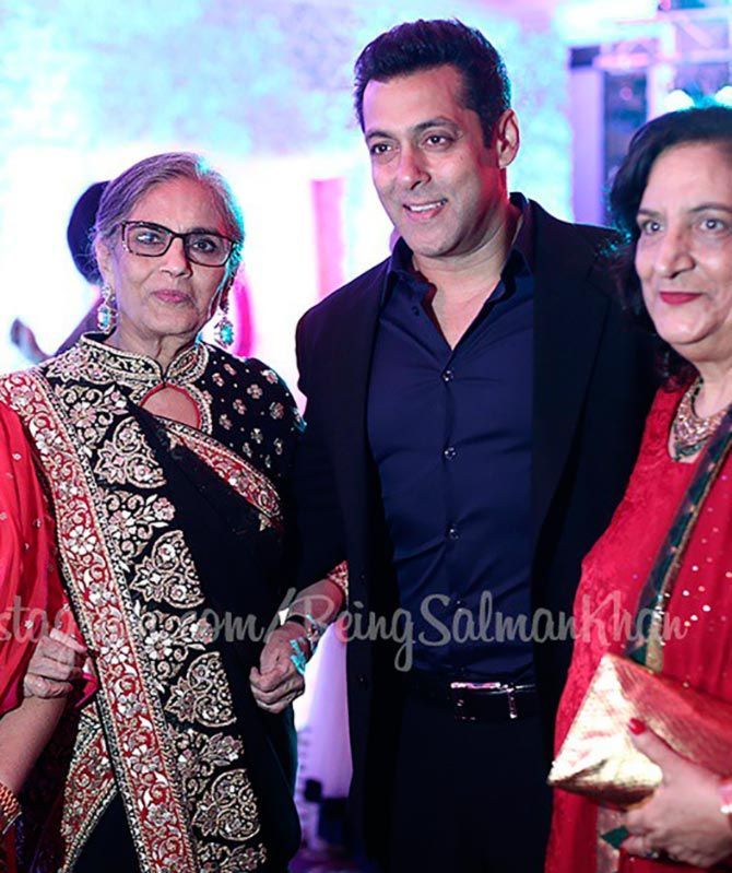 Salma Khan along with Salman Khan and Prem Chopra's wife Uma