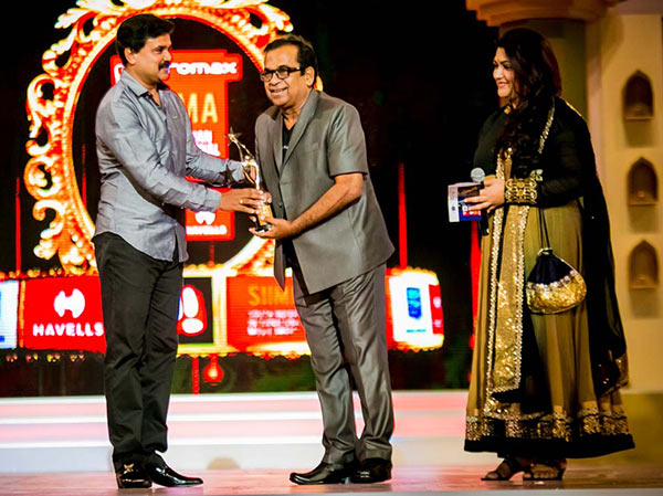 Dilip and Kushboo award Brahmanandam for Baadshah