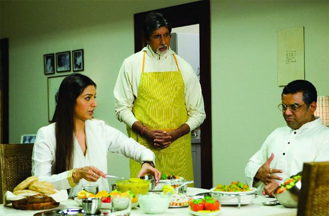 Tabu, Amitabh Bachchan and Paresh Rawal in Cheeni Kum