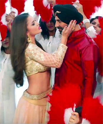 Akshay Kumar and Amy Jackson in Singh is Blinng