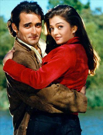 Akshaye Khanna and Aishwarya Rai Bachchan in Aa Ab Laut Chalen