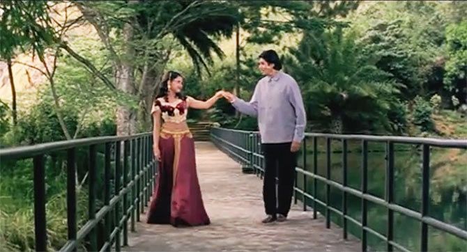 Soundarya and Amitabh Bachchan in Sooryavansham