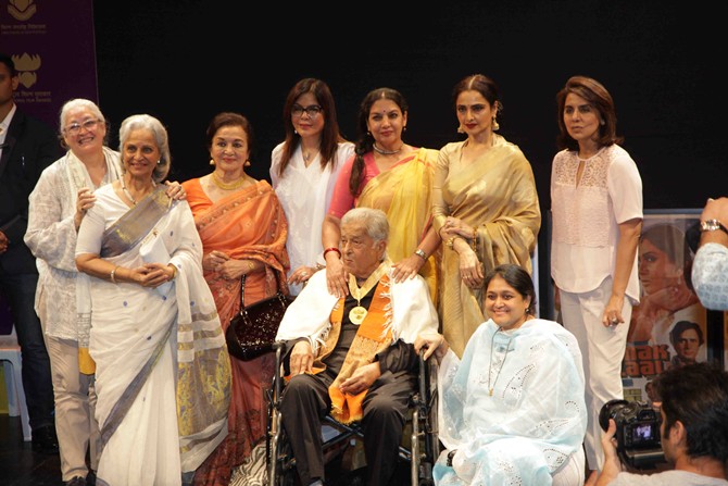 At an event to celebrate his being awarded the Dadasaheb Phalke Award at the Prithvi Theatre, May 10, 2015: Shashi Kapoor is flanked by clockwise from left: Nafisa Ali, Waheeda Rehman, Asha Parekh, Zeenat Aman, Shabana Azmi, Neetu Kapoor and Supriya Pathak.