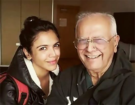 Shriya Pilgaonkar with her grandfather