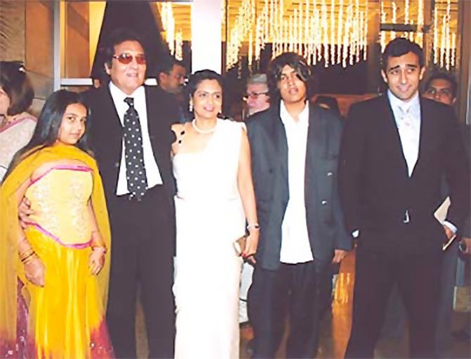 Vinod Khanna with family