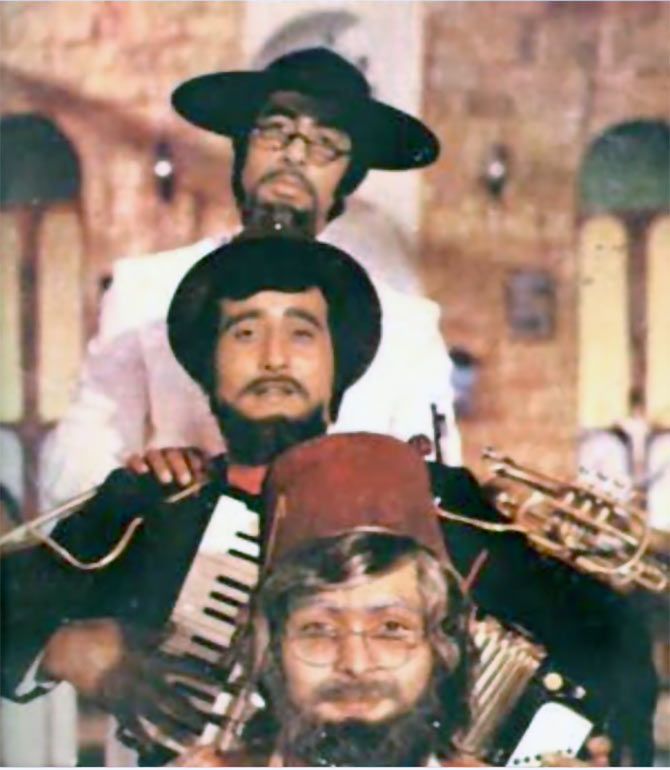 Rishi Kapoor in Amar Akbar Anthony