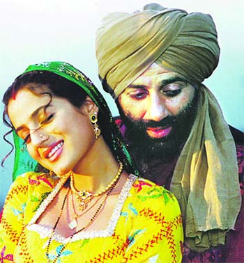 Ameesha Patel and Sunny Deol in Gadar Ek Prem Katha