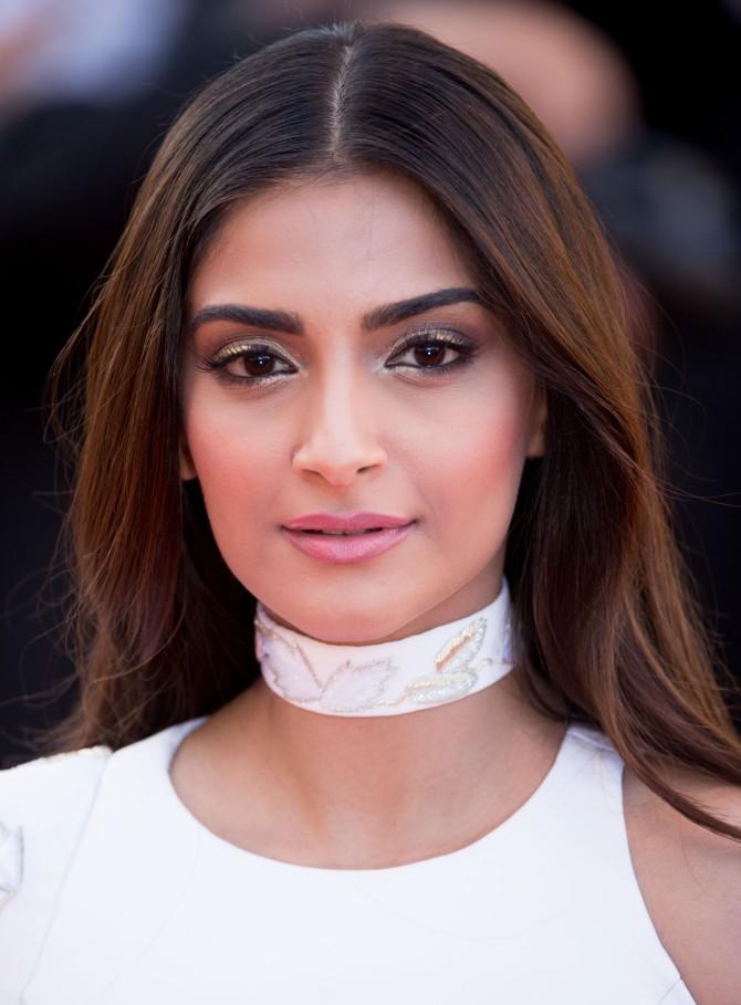 Cannes 2016 Sonam Kapoor Dazzles In White Movies