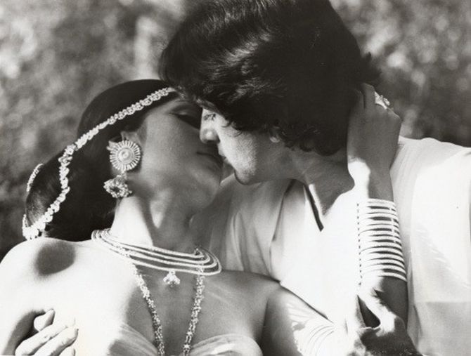 Shashi Kapoor taught Simi Garewal how to kiss for the camera in Siddhartha.