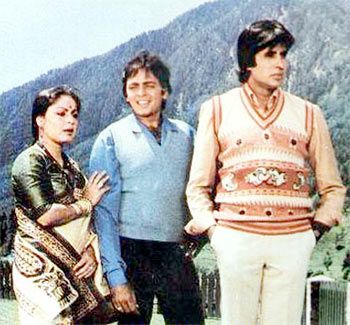 Rakhee, Vinod Mehra and Amitabh Bachchan in Bemisal