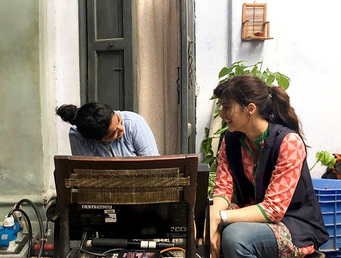 Ashwiny Iyer Tiwari and Kriti Sanon on the sets of Bareilly Ki Barfi
