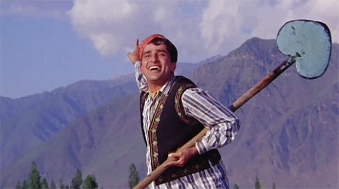 Shashi Kapoor in Jab Jab Phool Khile