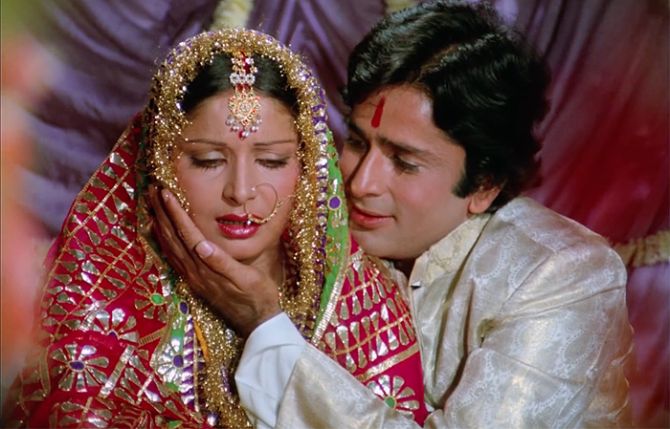 Raakhee and Shashi Kapoor in Kabhi Kabhie