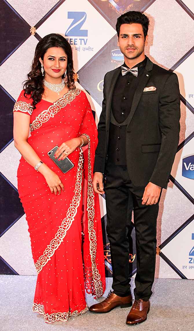 PIX: Suyyash-Kishwer attend Zee Rishtey awards - Rediff.com Movies