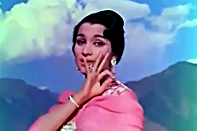 Asha Parekh in Phir Wohi Dil Laya Hoon