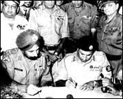 Pakistan Army Lt General A K Niazi signing the document of surrender with India's Lt General J S Arora 