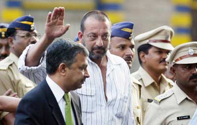 Sanjay Dutt coming out of Pune's Yerwada jail