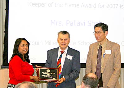 Pallavi Shah honored by the SVEC's Keeper of the Flame Award