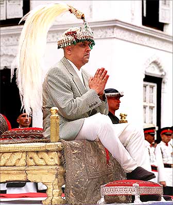 penobatan Gyanendra