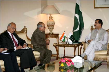 Pranab Mukherjee with Pakistan Prime Minister Yousuf Raza Gilani in Islamabad on Wednesday.