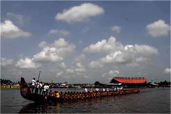 The chundan vallom (snake boat) at the Nehru Cup 2009