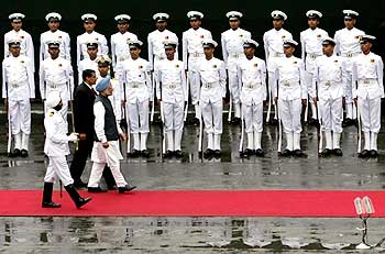 PM inspects a guard of honour