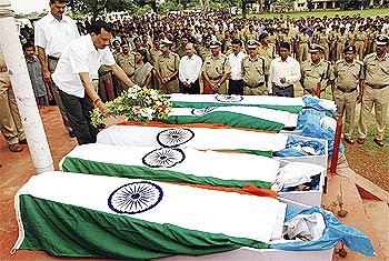 A file photograph of then Jharkhand chief minister Madhu Koda laying a wreath on the coffin of one of the five policemen killed in a Maoist landmine attack