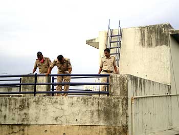 Policemen inspect the site a day after the Nariman House encouter ended