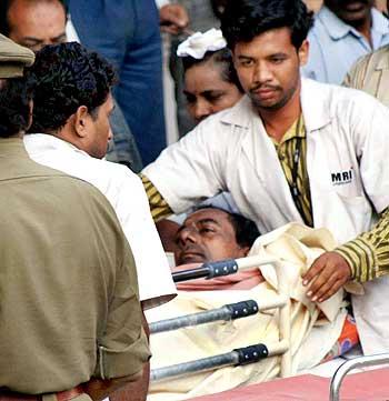 TRS President Chandrasekhara Rao being shifted to Nizam Institue of Medical Sciences during his fast until death protest