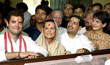 Rahul, Sonia Gandhi, Robert Vadra and Priyanka in Rae Bareli, UP