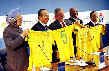 PM Dr. Manmohan Singh with the G-5 Leaders holding the t-shirt signed by the Brazilian soccer team