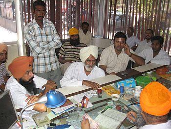 Farmers waiting to place orders at Kesar Singh Generator-wala