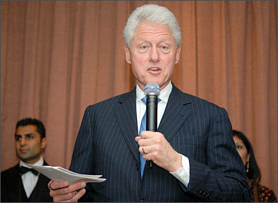 Former US President Bill Clinton addresses the crowd