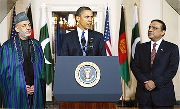 US President Barack Obama with Afghanistan President Hamid Karzai and Pak President Asif Ali Zardari