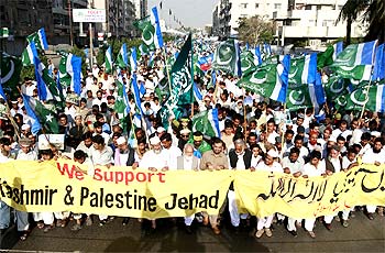 Jamaat-e-Islami members demonstrate against 'India's occupation of Kashmir' in Karachi