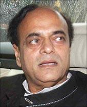 <b>...</b> whose members assaulted Samajwadi Party legislator <b>Abu Asim</b> Azmi in the <b>...</b> - 11lead2