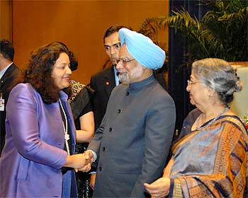 Preeta Bansal meets PM Dr Manmohan Singh and his wife during the state dinner
