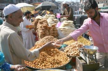 Eid shoppers at a Srinagar market