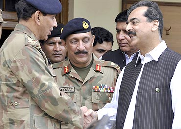 Gilani with Pakistani army chief Ashfaq Parvez Kayani