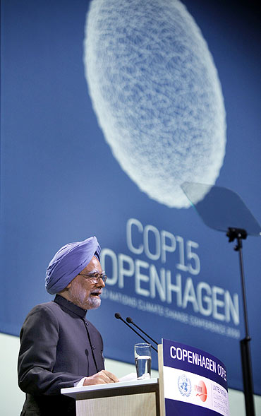 Prime Minister Manmohan Singh addresses the United Nations Climate Change Conference in Copenhagen