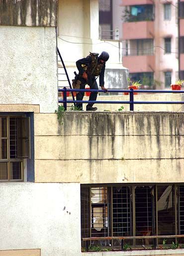 A National Security Group commando during the Chabad House operation, November 28, 2008, day three of the Mumbai attacks.